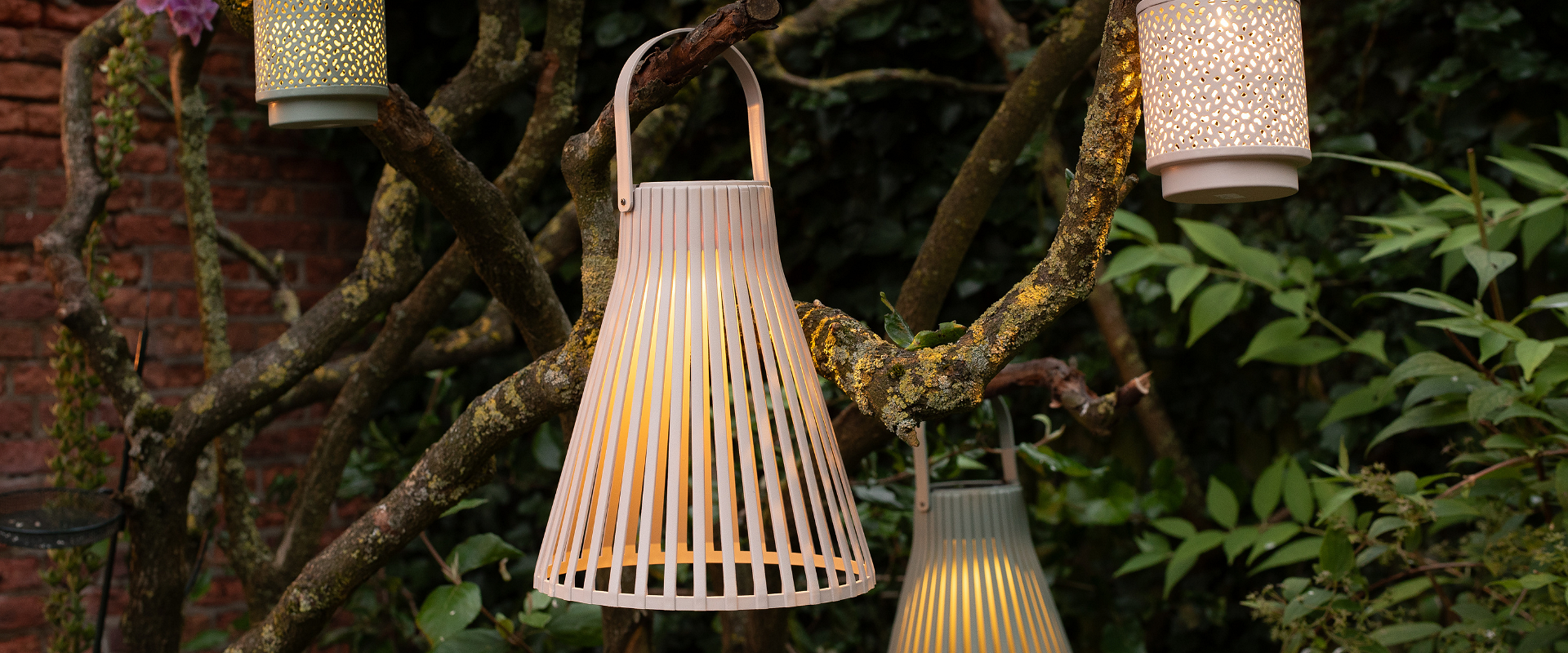 Sfeervolle lantaarns met solar verlichting van Anna’s Collection.